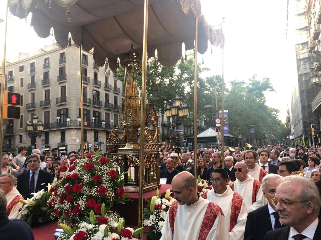 Gran Vigilia del Corpus Christi en la Sagrada Familia de Barcelona ...